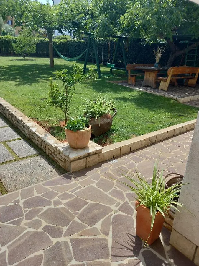 Apartman Hortensia Kids Friendly Apartment Tar-Vabriga
