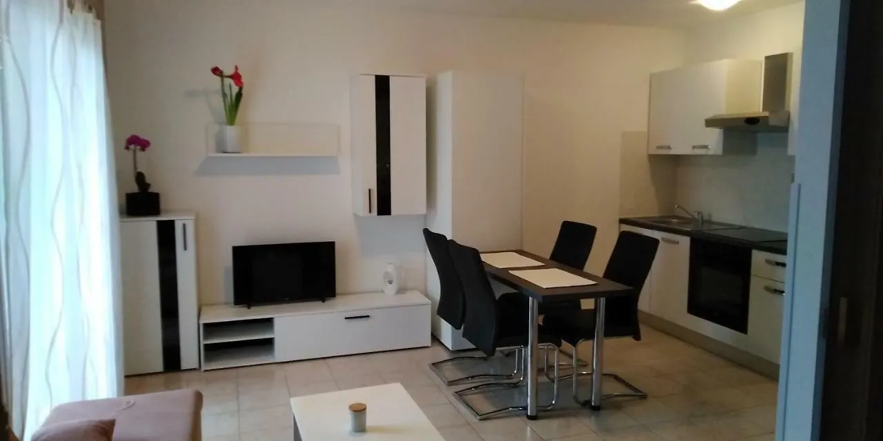 Apartman Hortensia Kids Friendly Apartment Tar-Vabriga Croatia