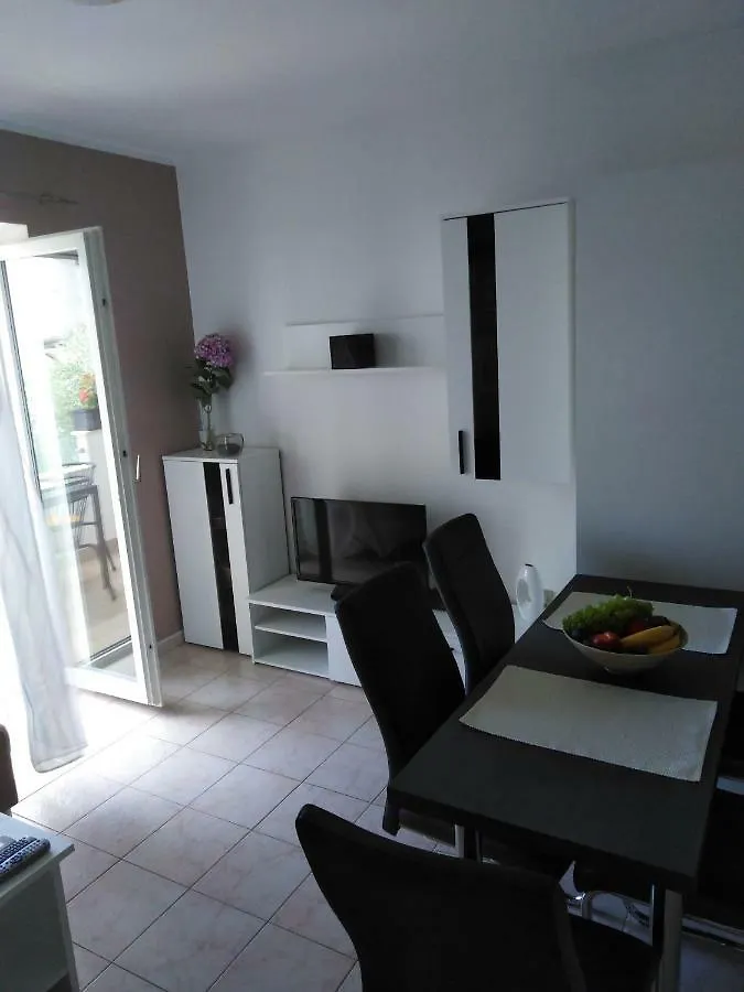 Apartman Hortensia Kids Friendly Apartment Tar-Vabriga