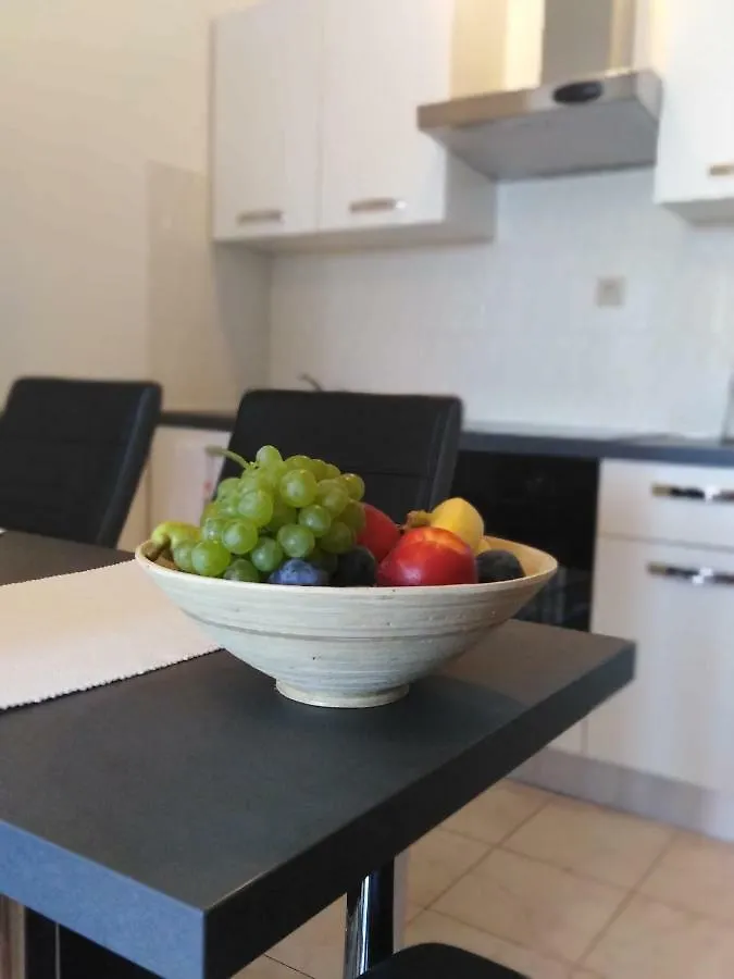 Apartman Hortensia Kids Friendly Apartment Tar-Vabriga